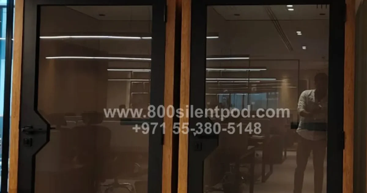 This-S-Pod-in-a-modern-office-in-Dubai