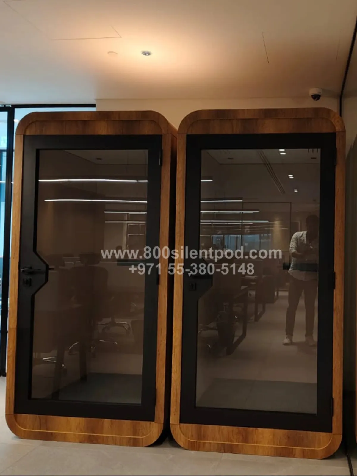 This-S-Pod-in-a-modern-office-in-Dubai