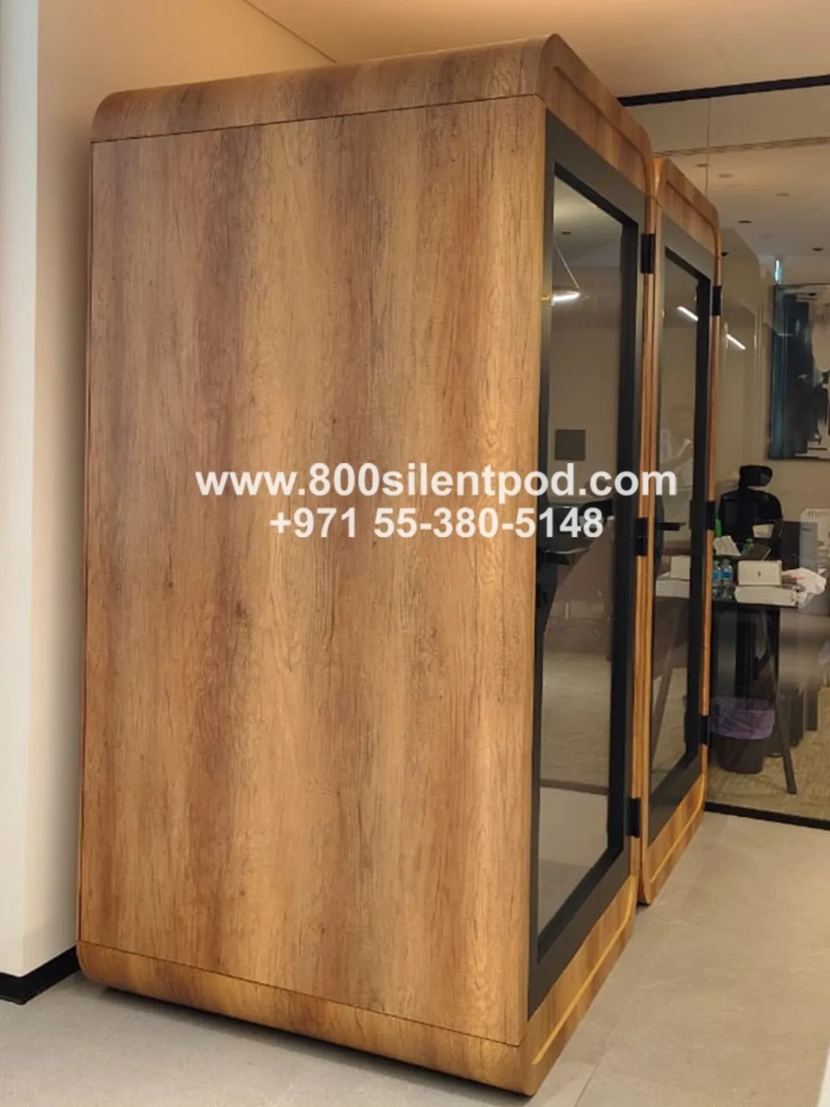 This-S-Pod-in-a-modern-office-in-Dubai