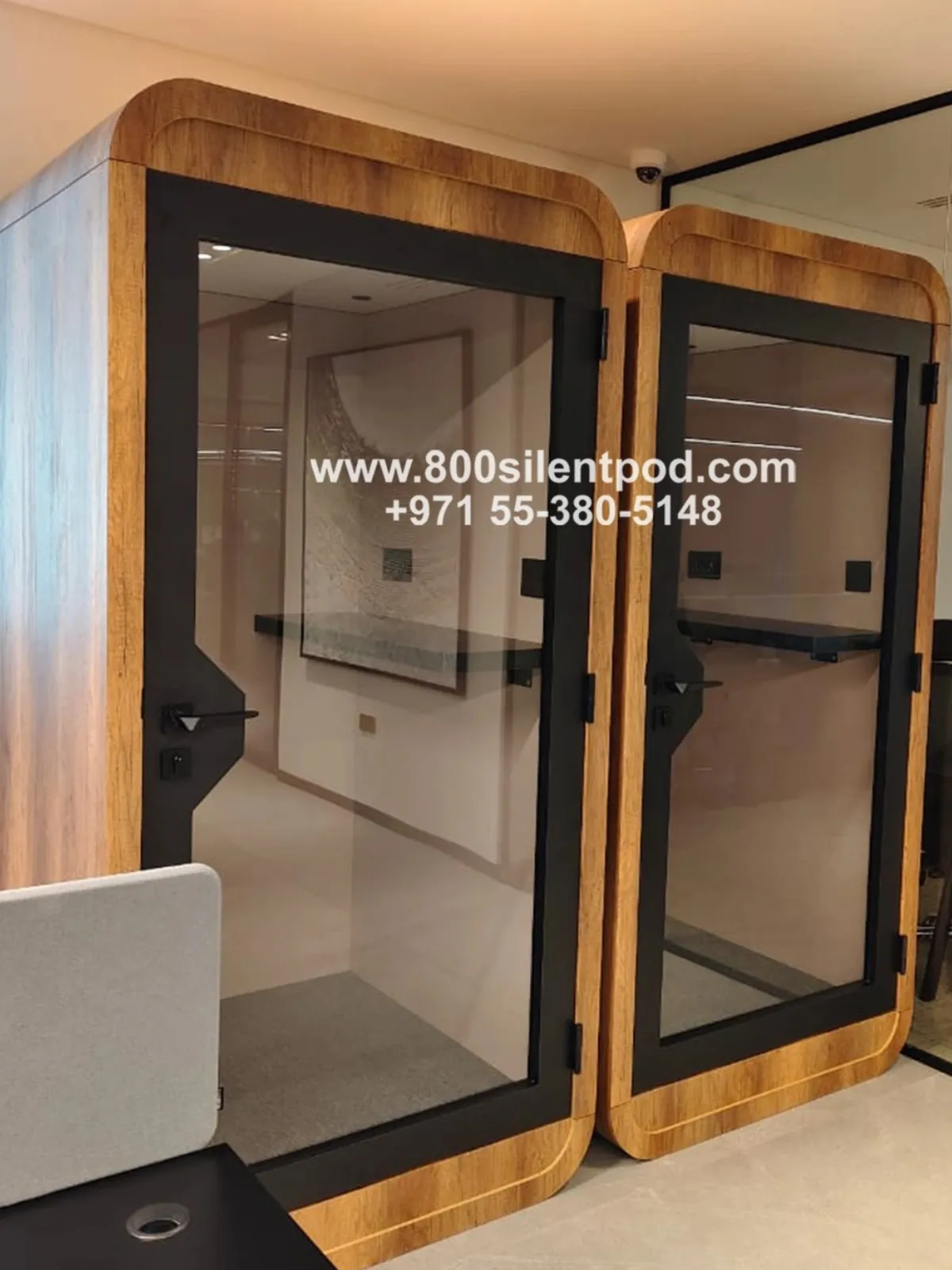 This-S-Pod-in-a-modern-office-in-Dubai