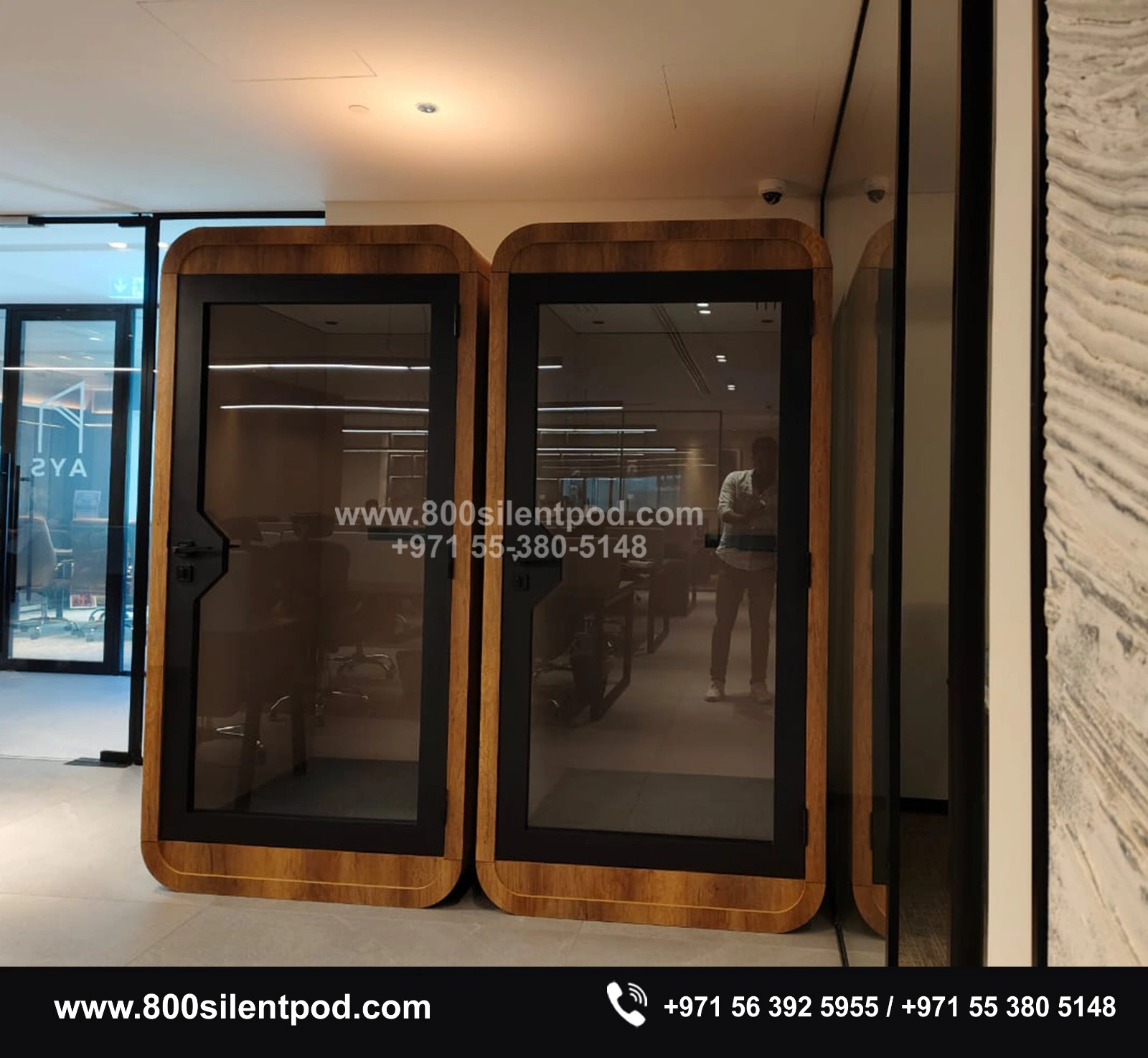 Quiet conversations need the right space. This S-Pod, recently installed in a modern office in Dubai, is designed to support focused calls, private discussions, and uninterrupted work within busy office environments.